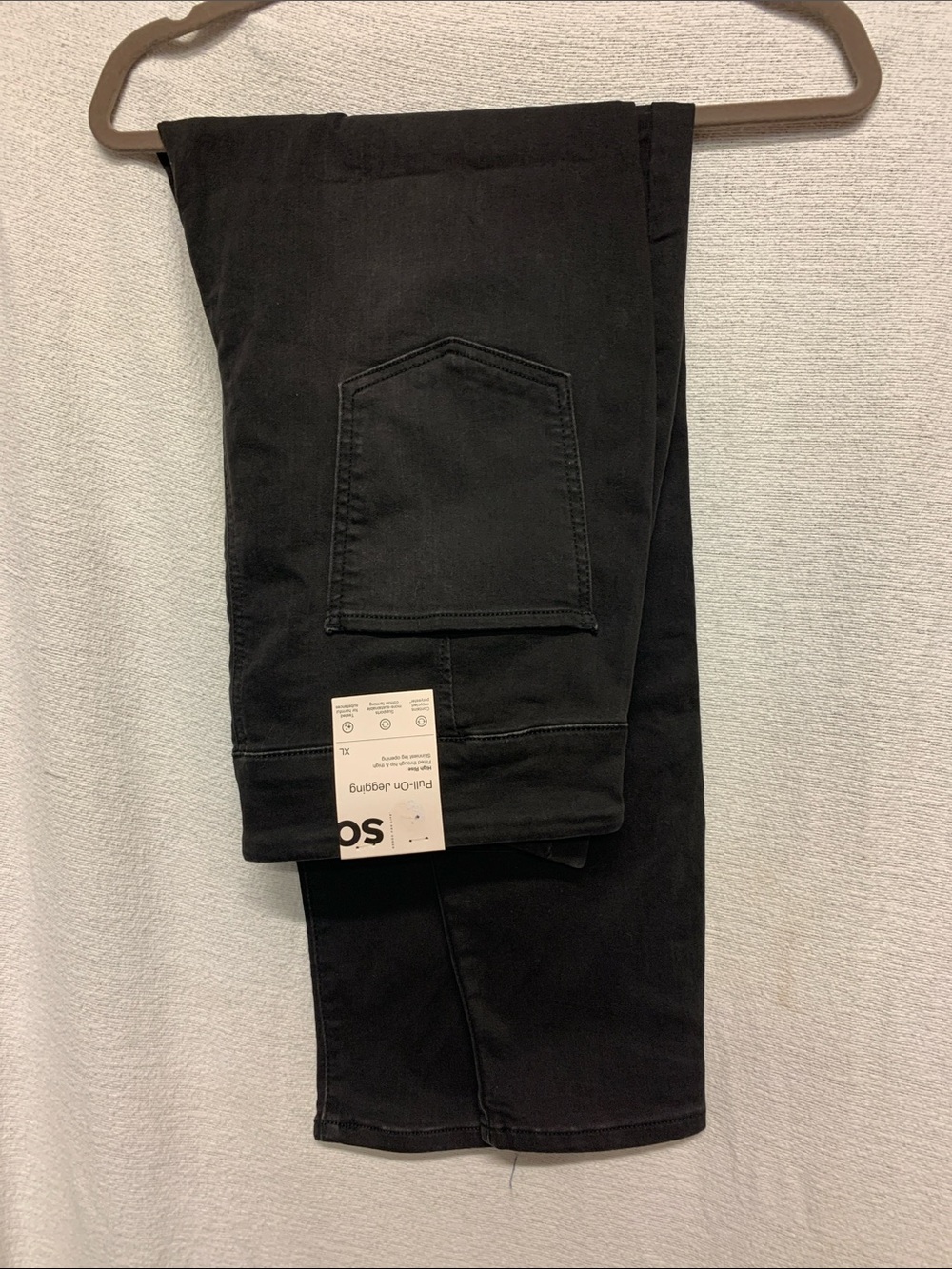 SO Women’s Black high rise pull on Jeggings NEW Size XL Fitted thru hip & Thigh